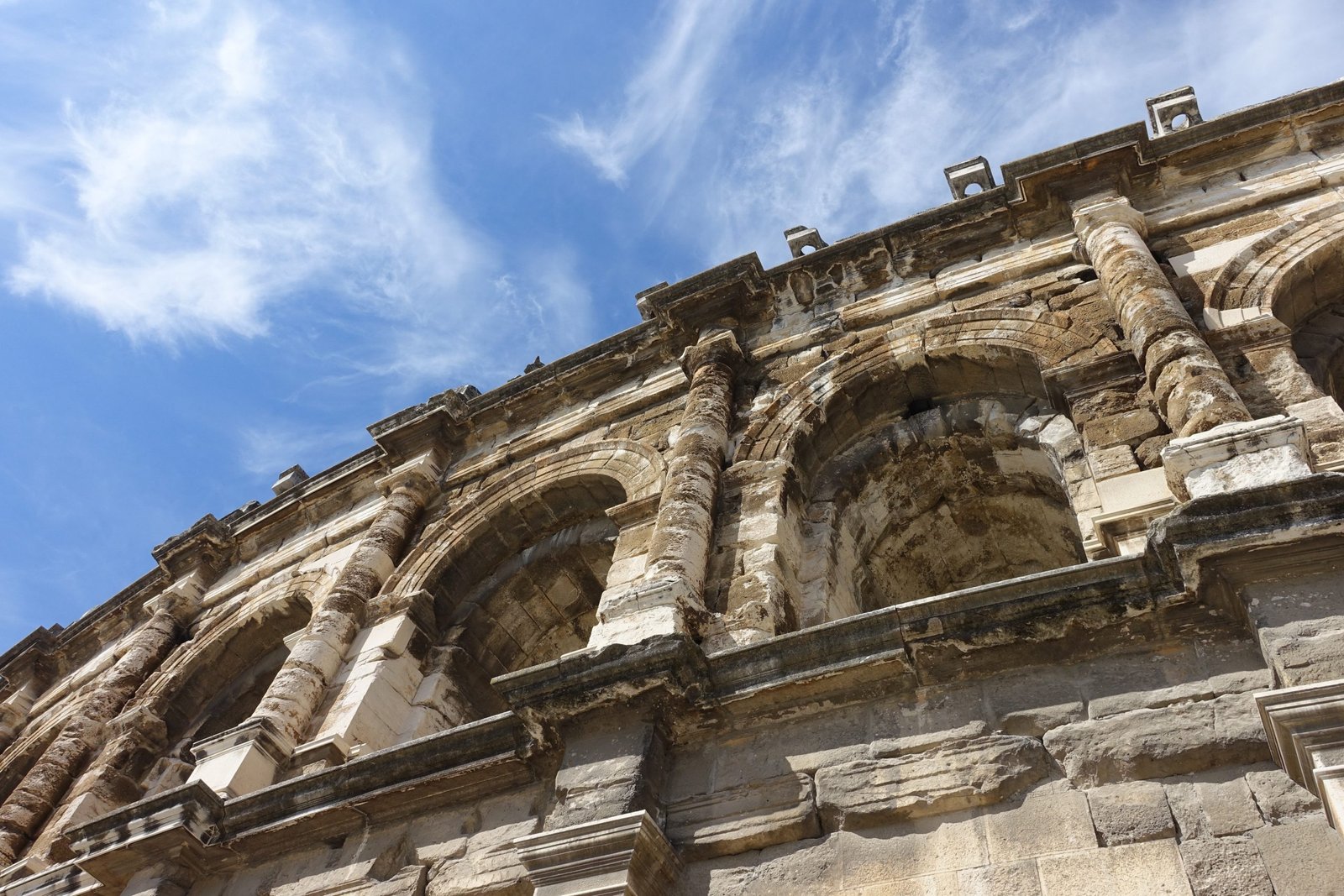 Arches sur les arènes de Nîmes