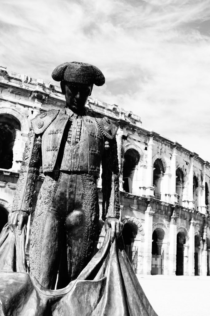 La statue de Nimeno aux arenes de Nîmes